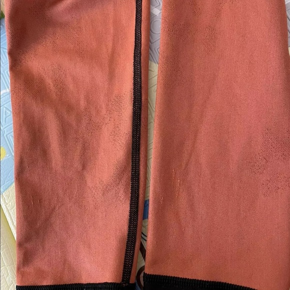 Lululemon Mapped Out High Rise Tight 28" *Camo Black/Brick Size 8 - Picture 6 of 6